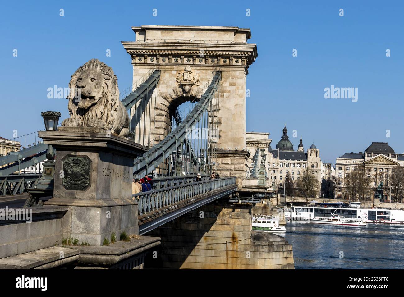 Hongrie, Budapest. Pont des chaînes et Danube. Le pont des chaînes est un point de repère de la capitale hongroise. Autriche, Europe Banque D'Images