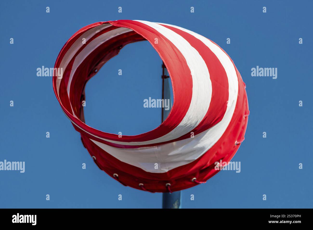Une chaussette est gonflée par le vent. Photo symbolique pour la force et le succès Autriche Banque D'Images