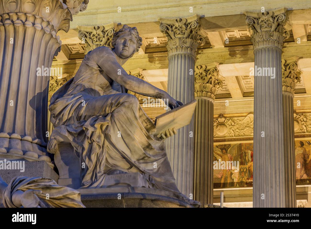 Le parlement à Vienne, Autriche. Siège du gouvernement. Tir de nuit Autriche Banque D'Images