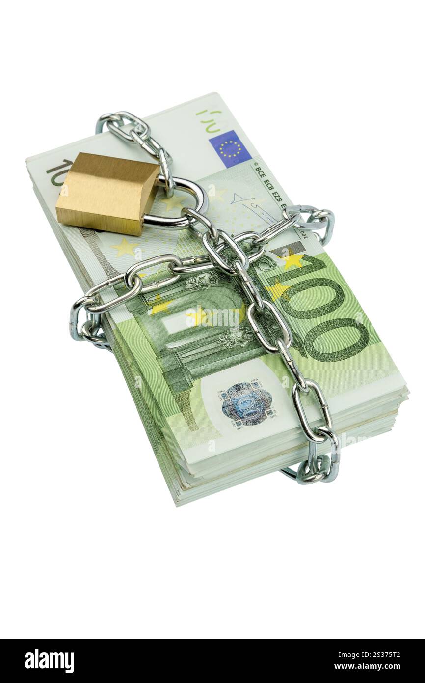 Billets en euros avec chaîne et cadenas photo symbolique pour la sécurité et l'inflation. Autriche Banque D'Images