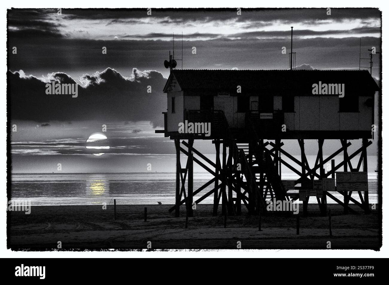 Station balnéaire de la mer du Nord Peter-Ording au coucher du soleil Banque D'Images