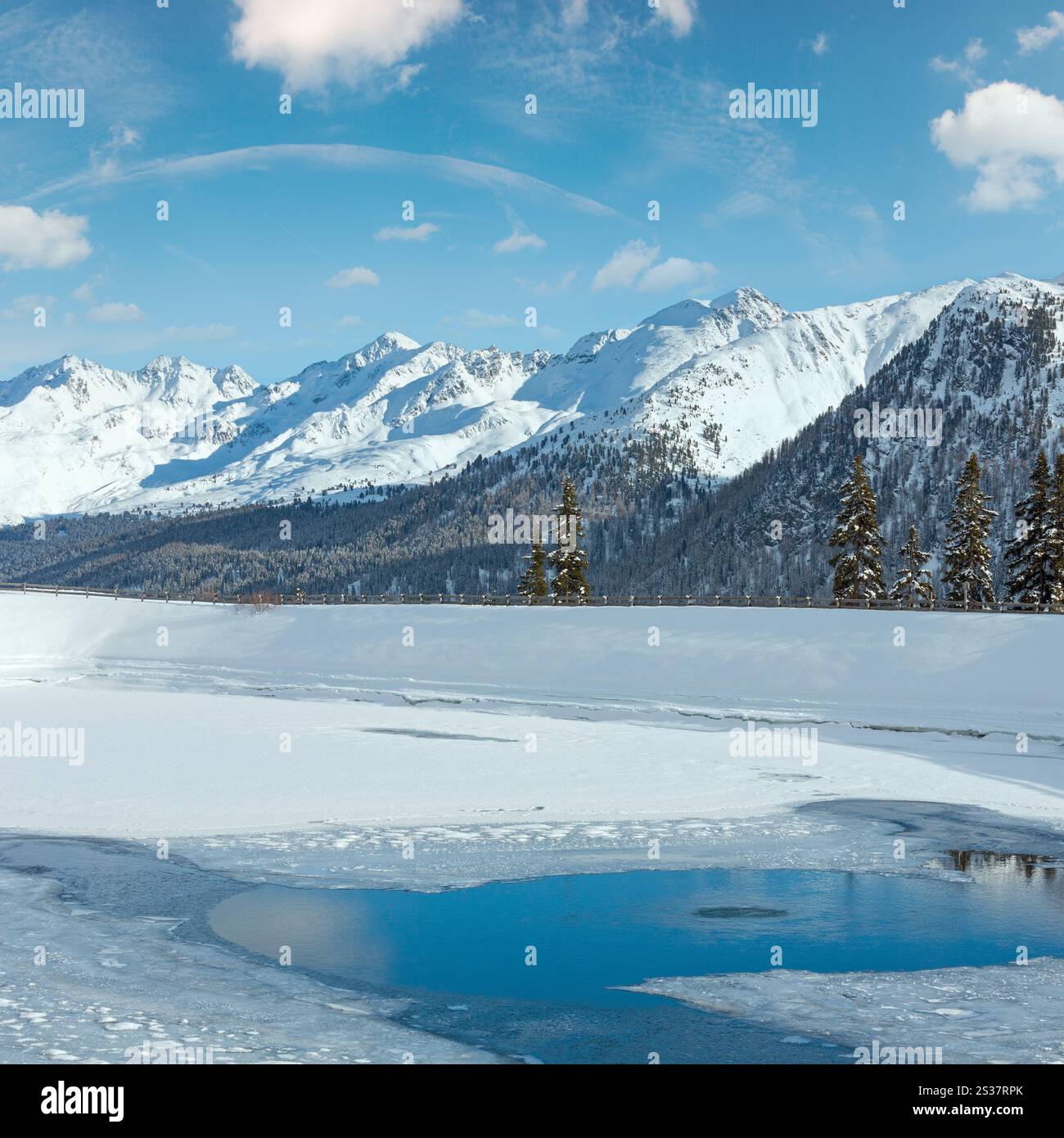Paysage de montagne d'hiver avec le lac. Région de ski Kappl dans les montagnes du Tyrol, Autriche. Banque D'Images