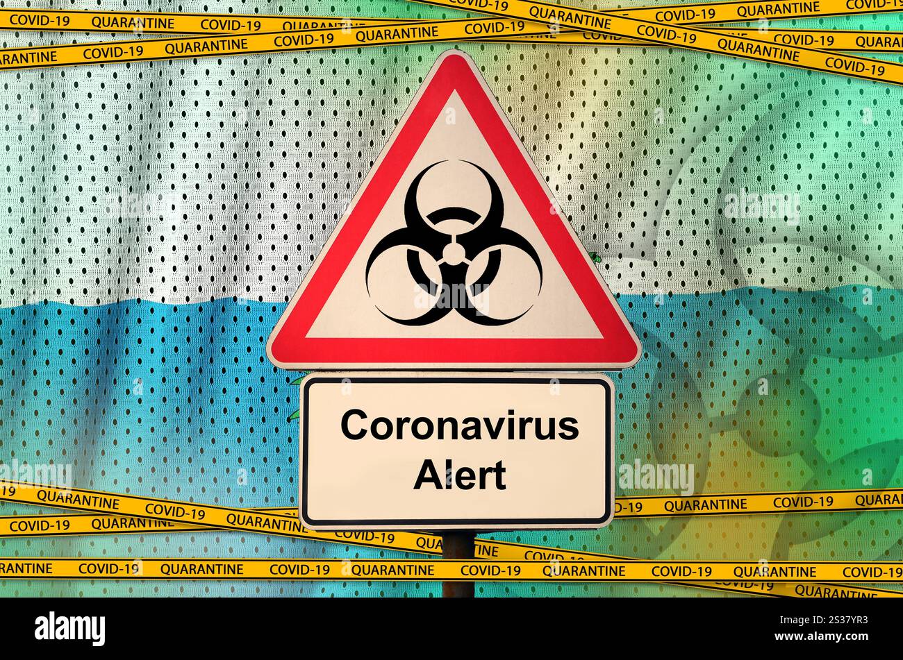 Drapeau de Saint-Marin et symbole de danger biologique COVID-19 avec ruban orange de quarantaine. Concept de coronavirus ou virus pandémique 2019-nCoV. Drapeau de Saint-Marin et Banque D'Images