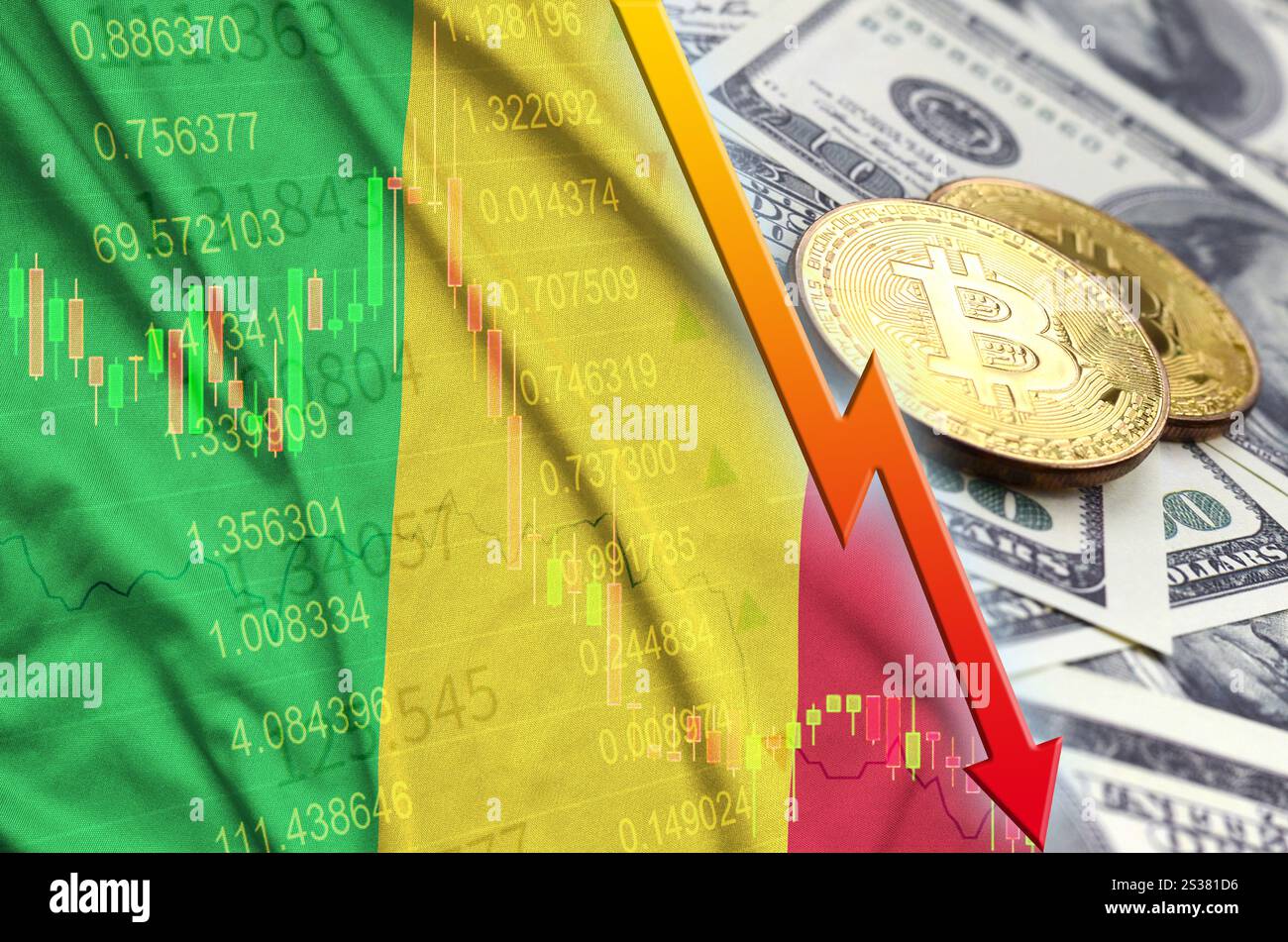 Tendance à la baisse du drapeau du Mali et de la crypto-monnaie avec deux bitcoins sur des billets en dollars. Concept de dépréciation Bitcoin dans le prix par rapport au dollar. Drapeau du Mali Banque D'Images