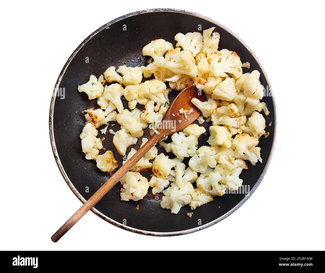 Cuisiner le chou-fleur de façon traditionnelle. Aliment diététique végétarien utile à partir de légumes. Cuisiner le chou-fleur de façon traditionnelle. Nourriture végétarienne utile Banque D'Images