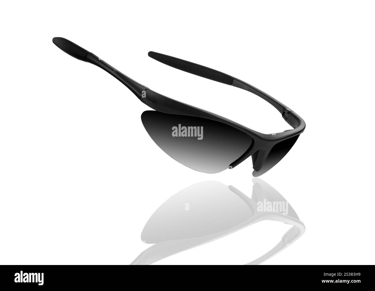 lunettes de soleil de sport isolées sur fond blanc. lunettes de soleil de sport Banque D'Images