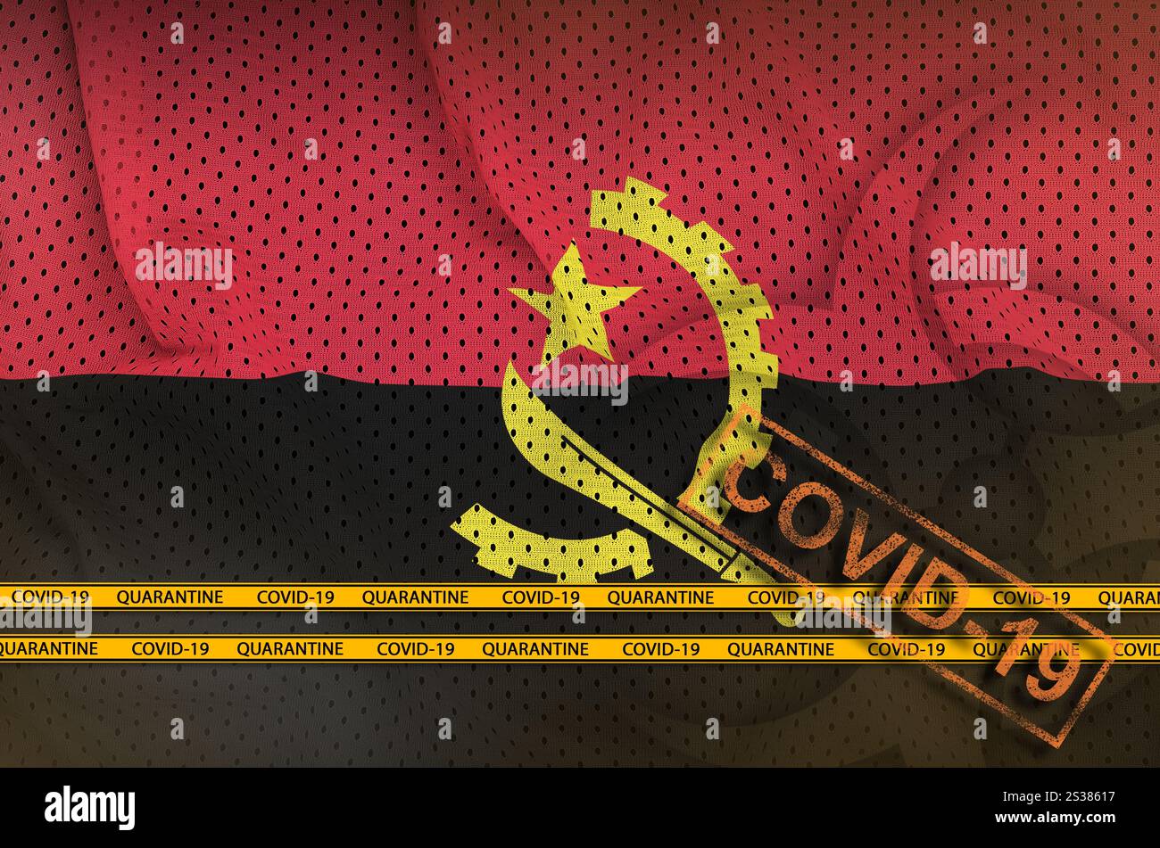 Drapeau de l'Angola et timbre orange COVID-19 avec ruban de bordure. Concept de coronavirus ou virus pandémique 2019-nCoV. Drapeau de l'Angola et timbre orange COVID-19 avec Banque D'Images