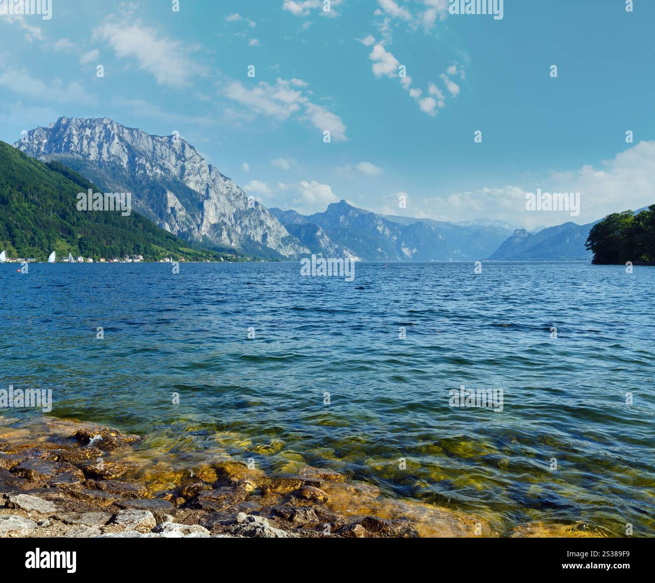 Été lac Traunsee (Gmunden, Autriche). Banque D'Images