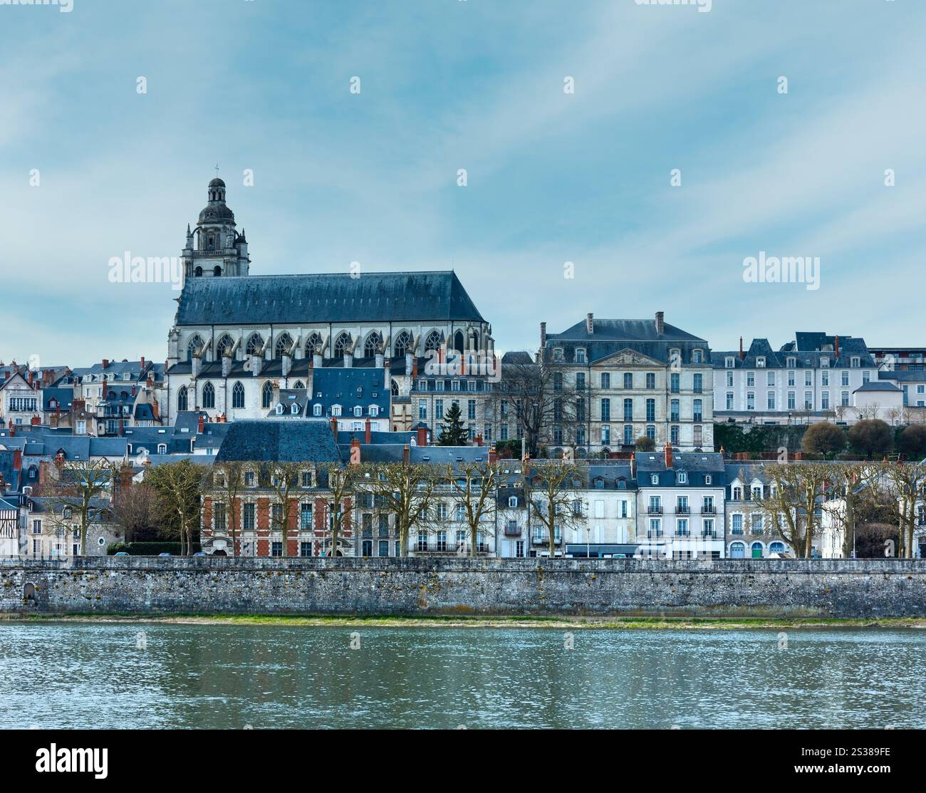 Vue panoramique de Blois sur la Loire (France). Banque D'Images