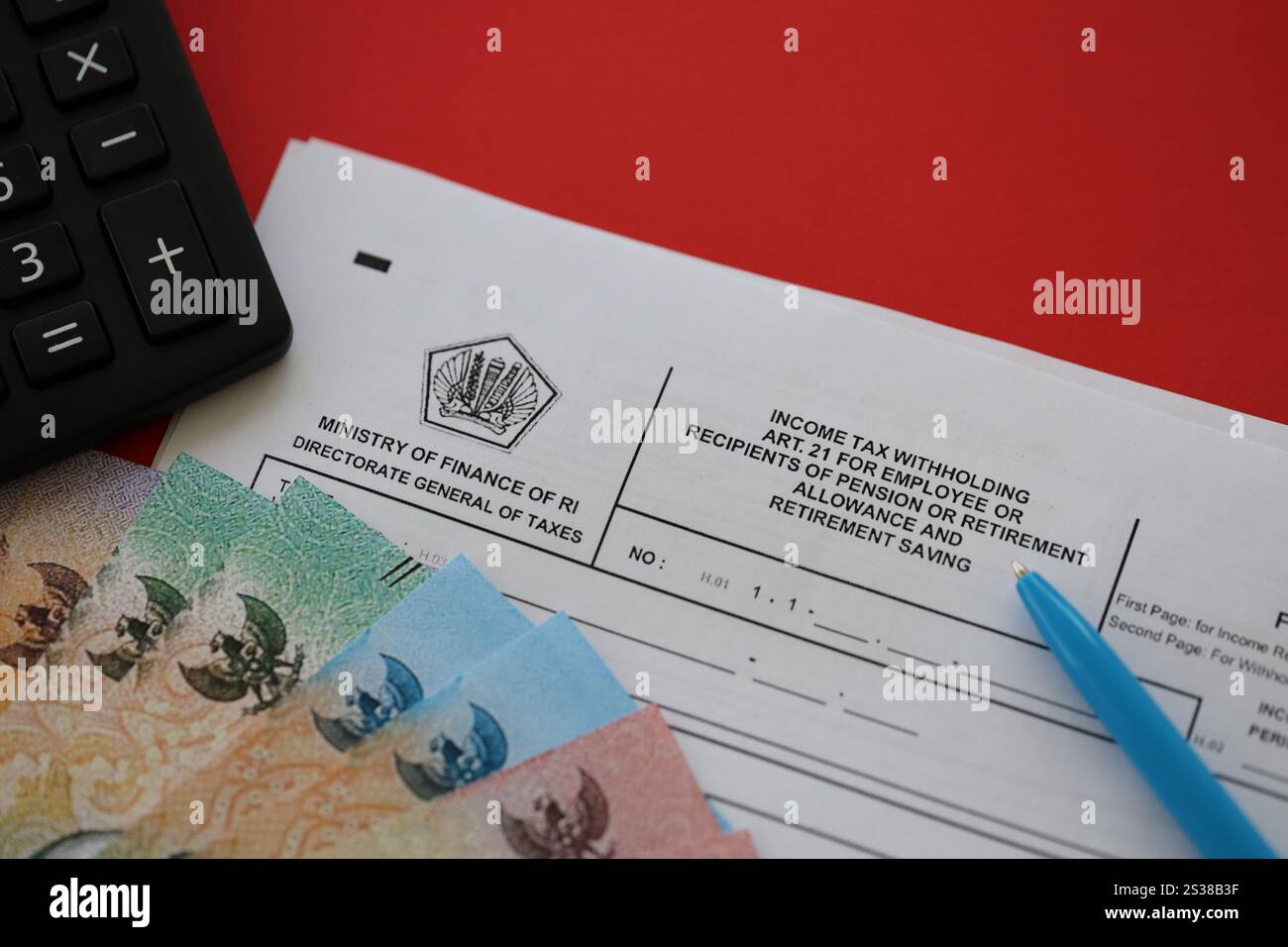Formulaire fiscal indonésien 1721 a1 retenue d'impôt sur le revenu art 21 pour les salariés ou les bénéficiaires d'une pension ou d'une allocation de retraite et d'une épargne-retraite. Banque D'Images