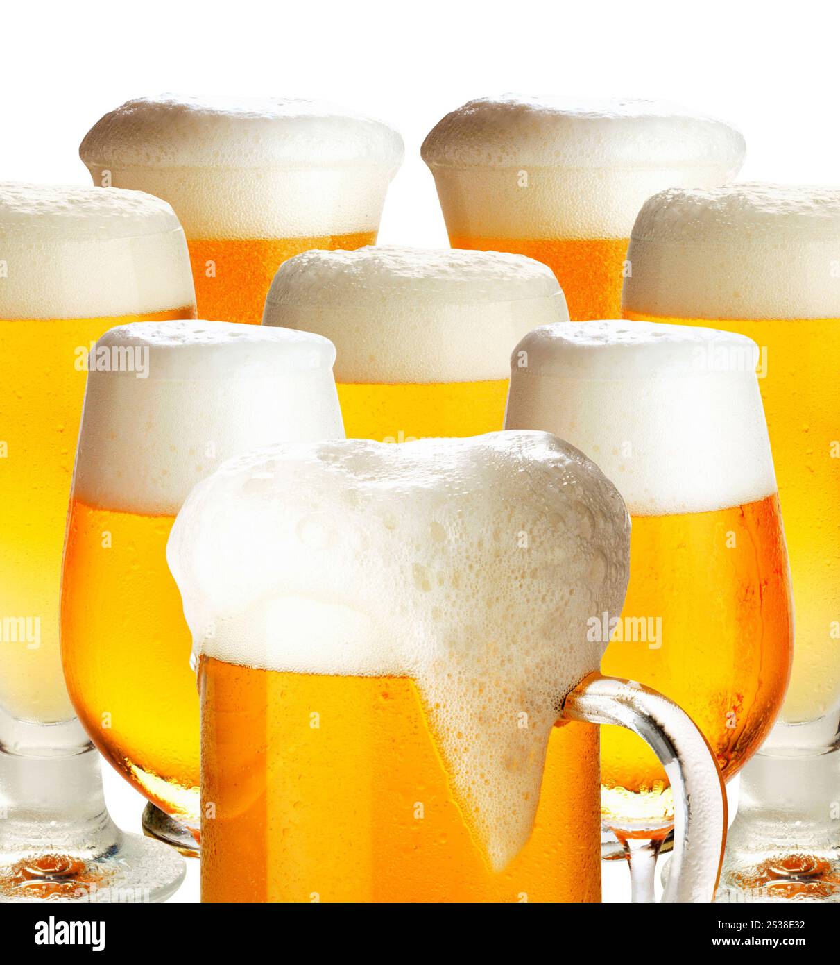 Verres de bière isolés sur blanc - excellente qualité. Verres de bière isolés sur blanc Banque D'Images