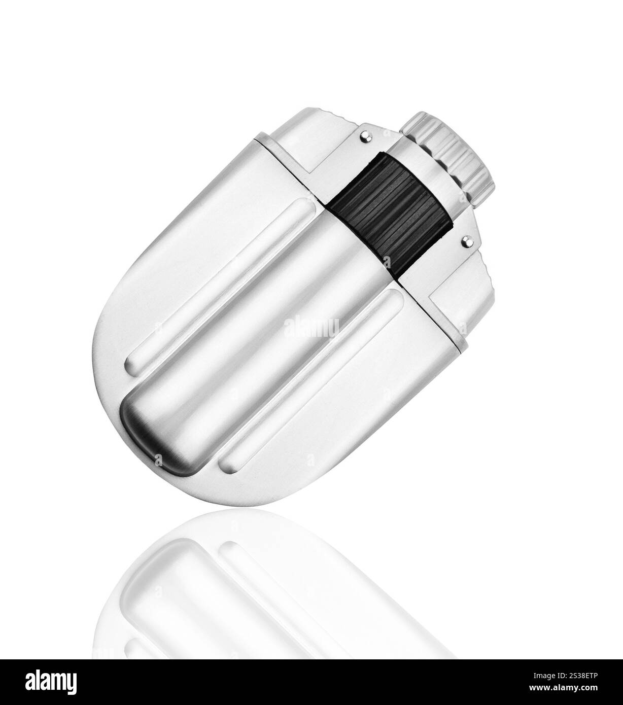 Briquet argenté isolé sur fond blanc. Briquet argenté Banque D'Images