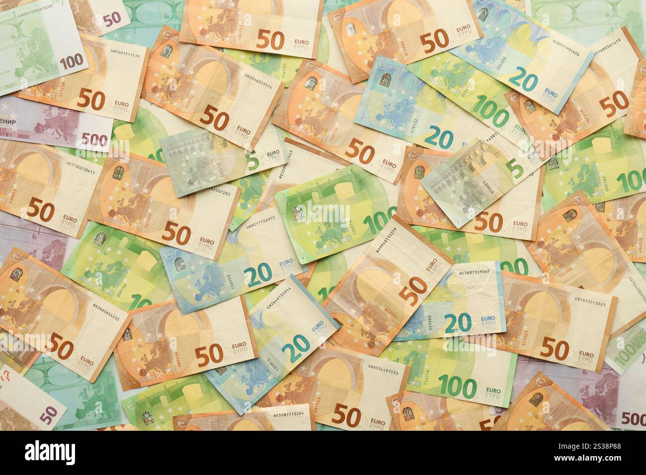 Beaucoup de billets d'argent européens en euros. Beaucoup de billets de banque de la monnaie de l'union européenne près. Beaucoup de billets d'argent européens en euros. Lot de billets de banque d'européen Banque D'Images