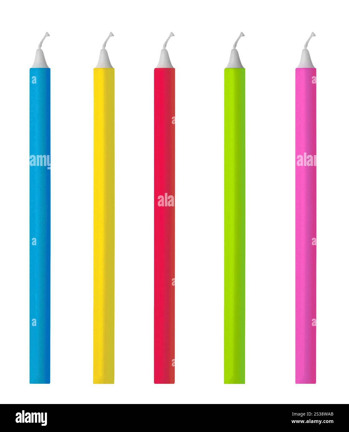 bougies lumineuses colorées isolées sur blanc Banque D'Images