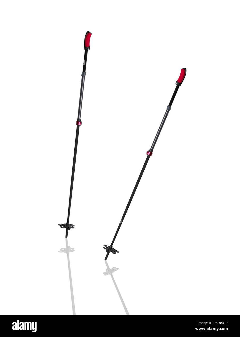 Bâtons de ski et de randonnée avec de grandes tasses à neige isolés Banque D'Images