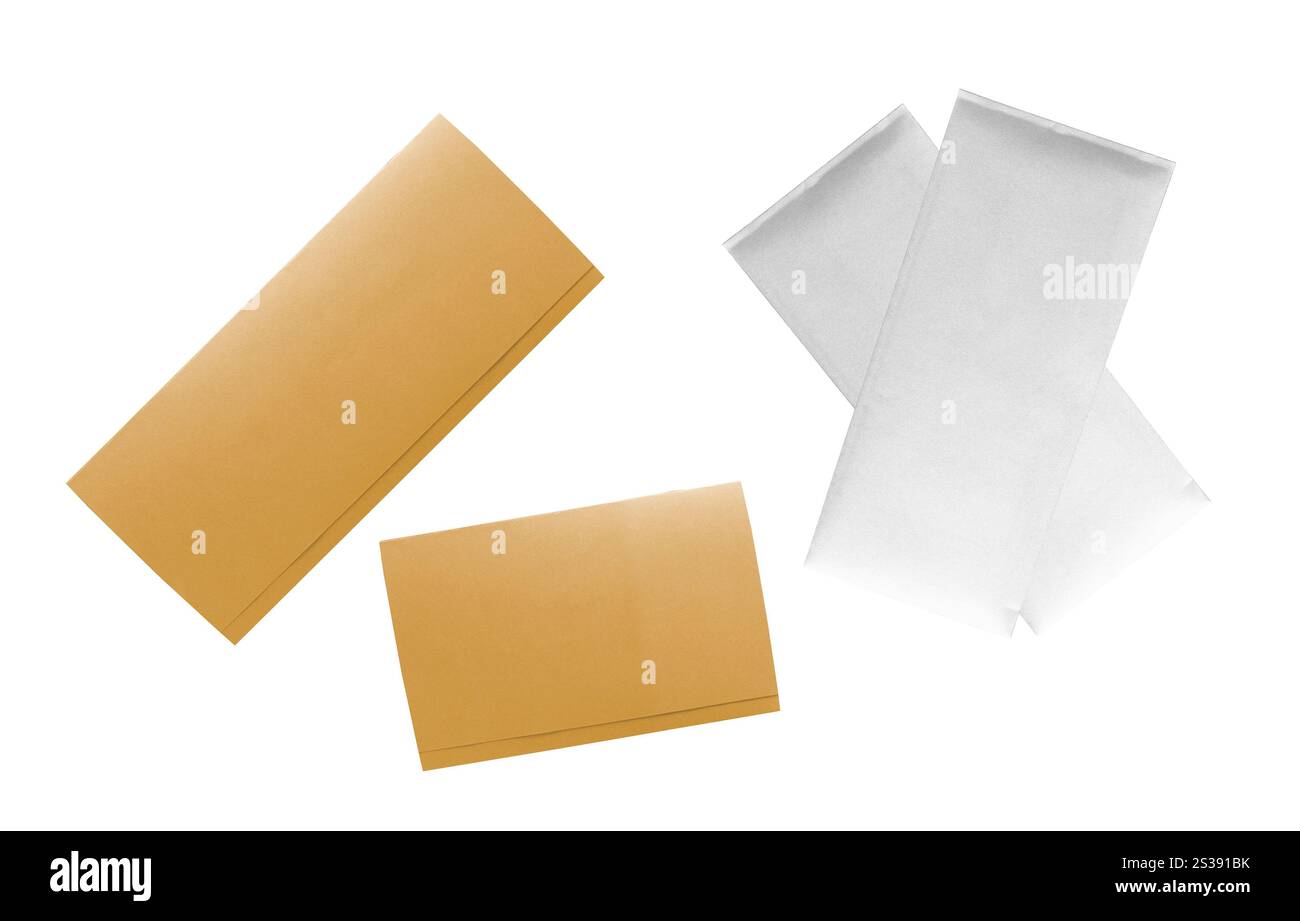 enveloppes jaunes isolées sur blanc. enveloppes jaunes Banque D'Images