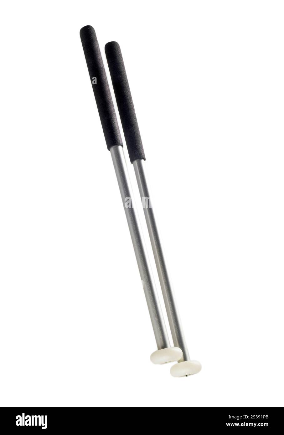 Deux pilons isolés sur blanc avec chemin de découpage. Deux pilons isolés Banque D'Images