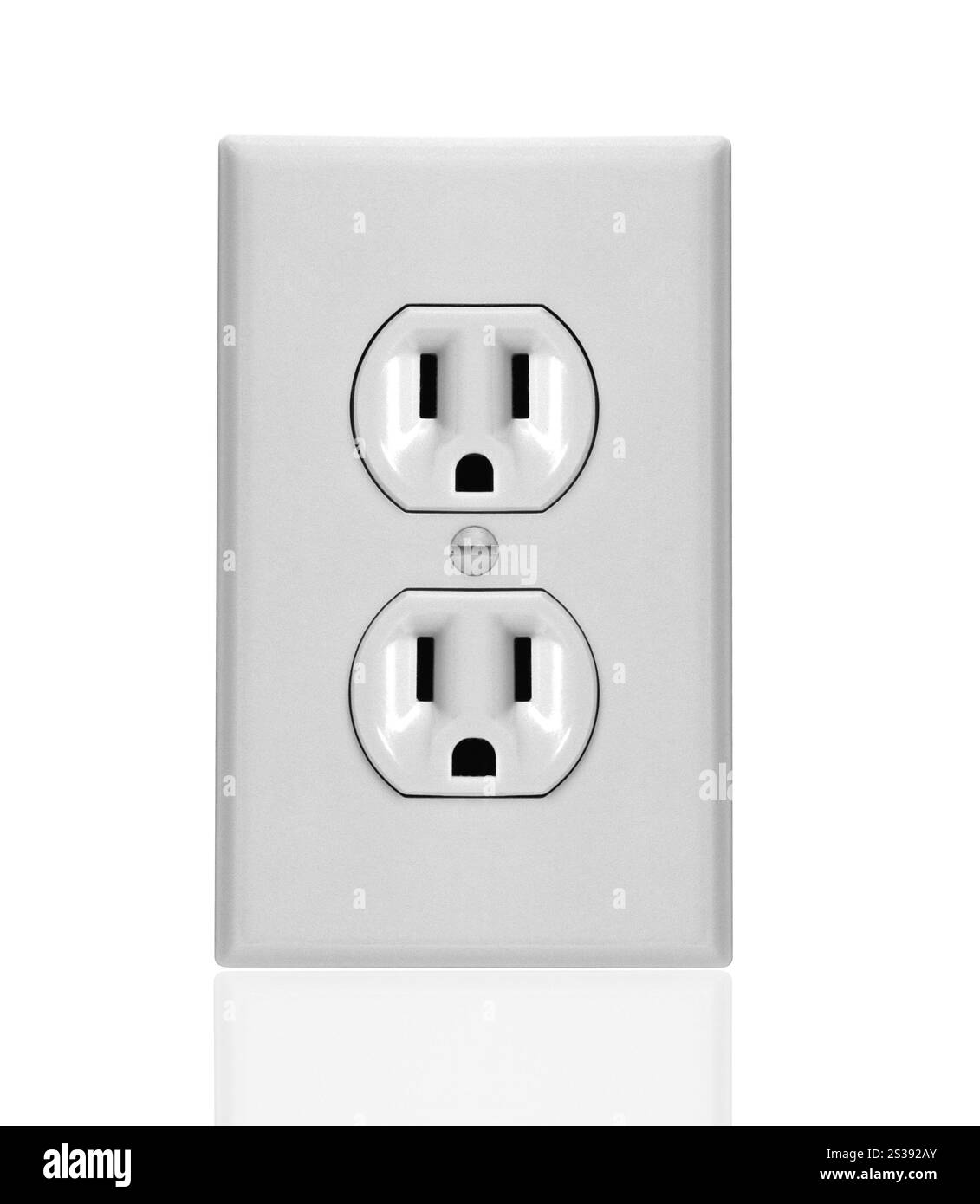 prise murale électrique blanche isolée sur fond blanc. prise murale électrique blanche Banque D'Images