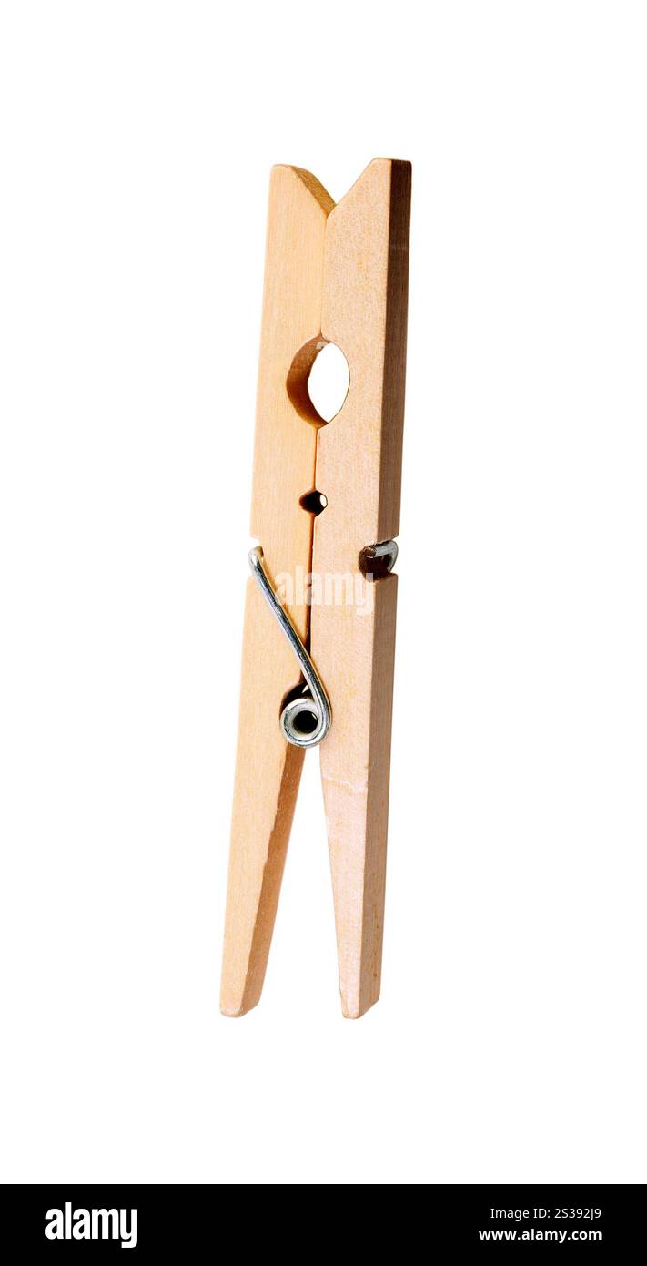 Pince à linge en bois isolé sur blanc. Pince à linge en bois isolée Banque D'Images