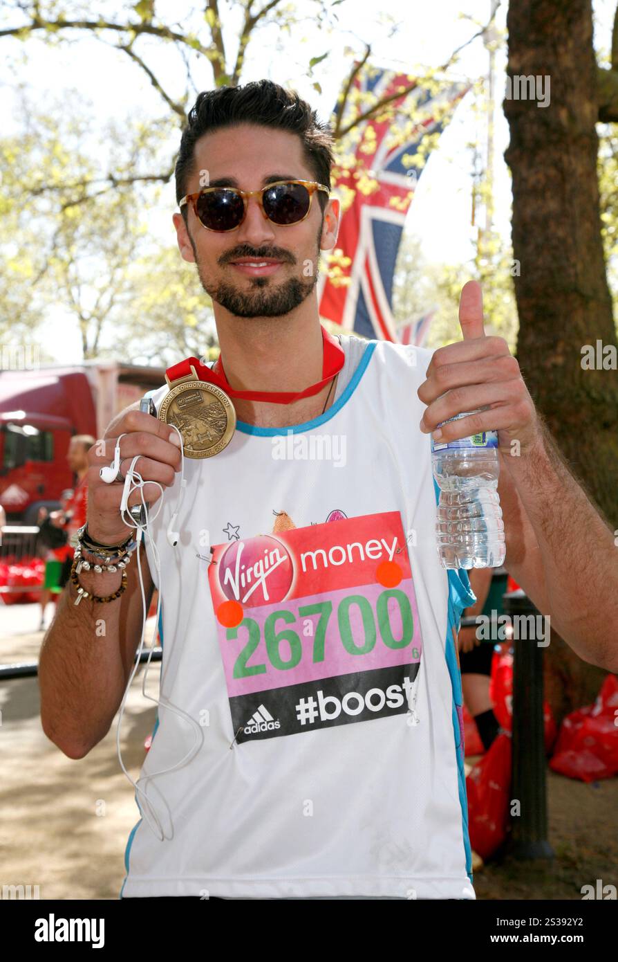 Hugo Taylor termine le Virgin Money London Marathon 2014 - 13 avril 2014 Banque D'Images