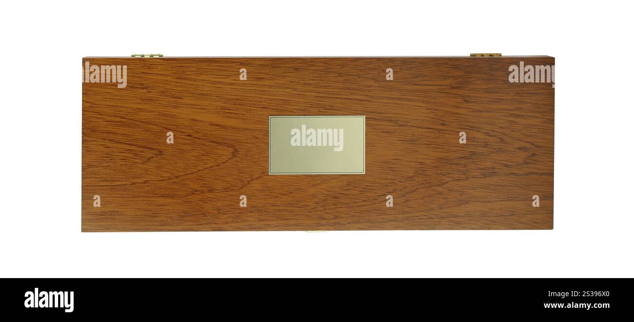 Boîte en bois isolée sur blanc. Boîte en bois Banque D'Images