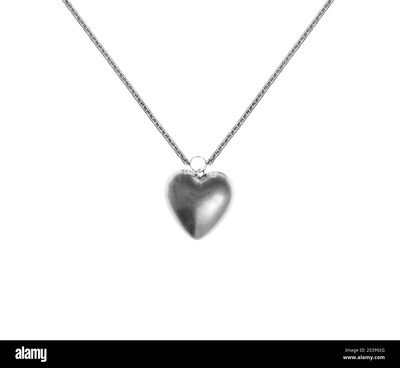 Forme de coeur métallique en chaîne isolé sur blanc. Forme de coeur métallique en chaîne isolé Banque D'Images