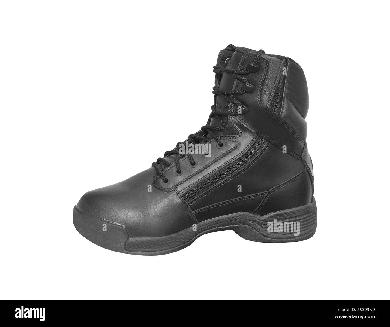 bottes noires isolées. Bottes marron foncé Banque D'Images