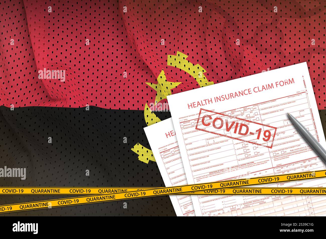 Drapeau de l'Angola et formulaire de réclamation d'assurance maladie avec timbre covid-19. Concept de coronavirus ou virus pandémique 2019-nCoV. Drapeau de l'Angola et assurance maladie Banque D'Images