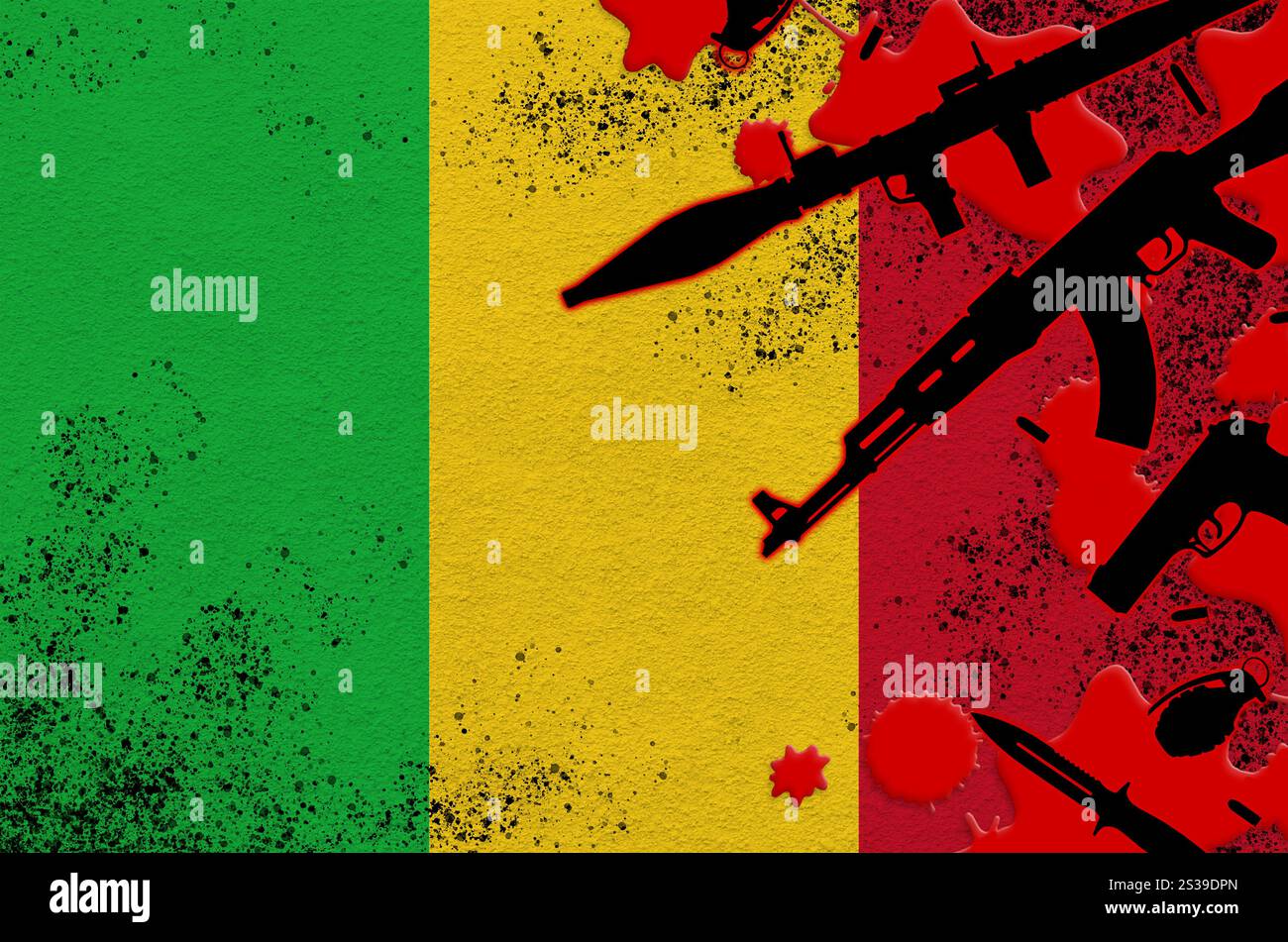 Drapeau du Mali et diverses armes de sang rouge. Concept d'attaque terroriste ou d'opérations militaires ayant un résultat létal. Trafic d'armes à feu. Drapeau du Mali et Banque D'Images