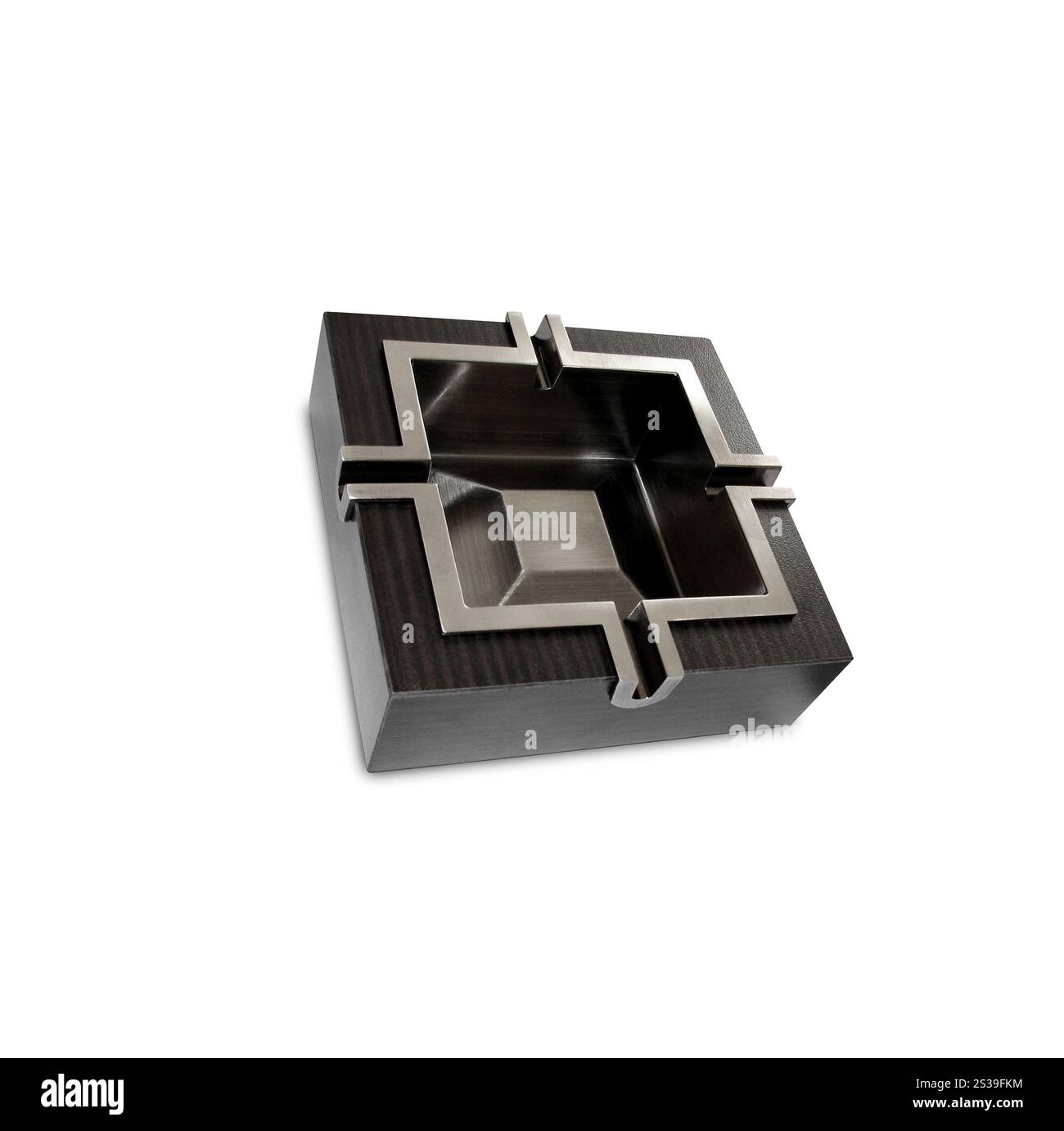 Cendrier brun isolé sur fond blanc. Cendrier brun isolé Banque D'Images