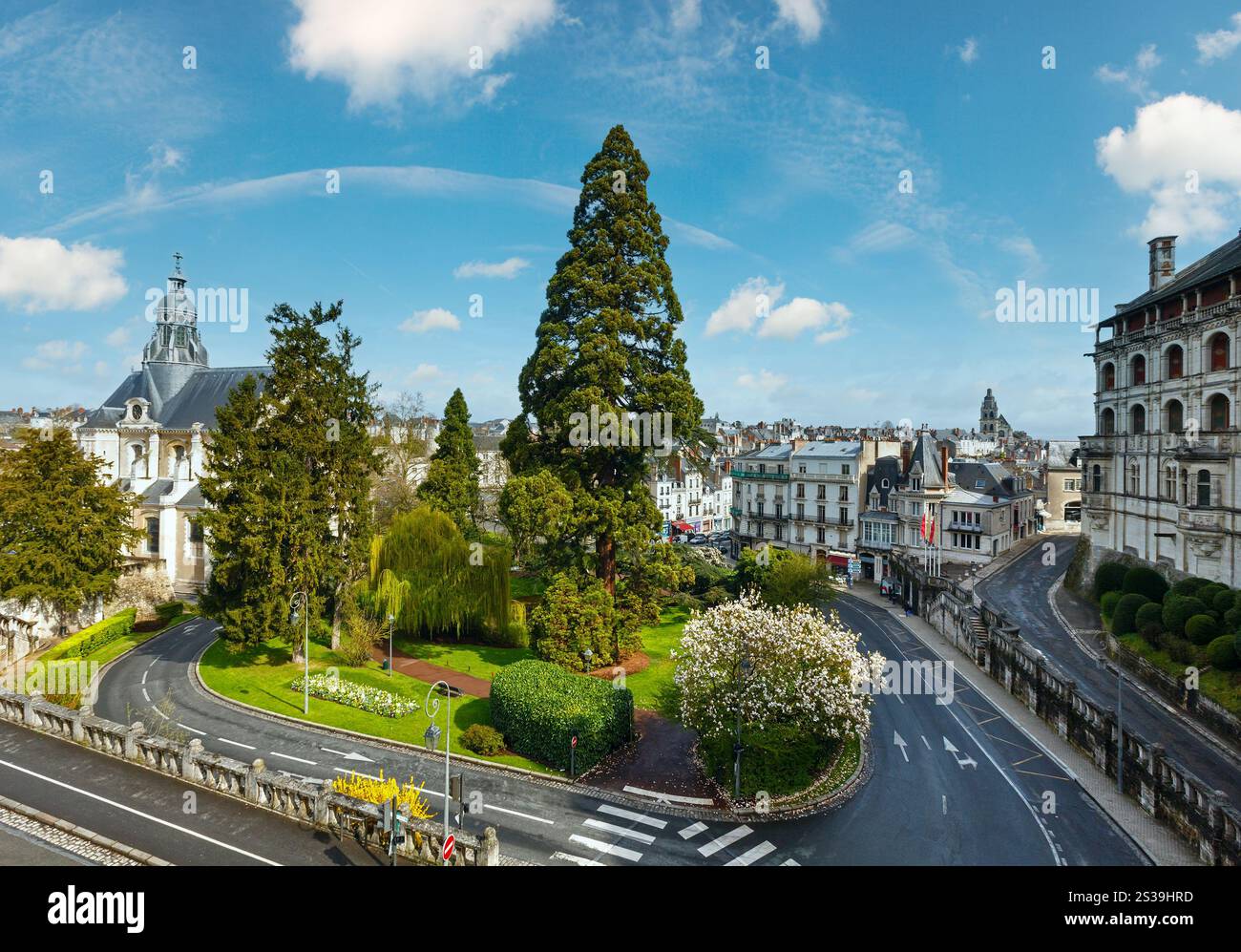 Vue panoramique de la ville de Blois sur la Loire (France). Tous les hommes ne sont pas reconnus. Banque D'Images