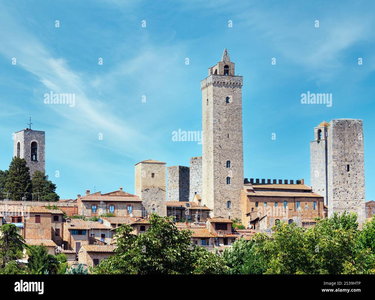 De l'été italien San Gimignano village médiéval, Site du patrimoine mondial de l'UNESCO, la province de Sienne, Toscane, Italie. Banque D'Images