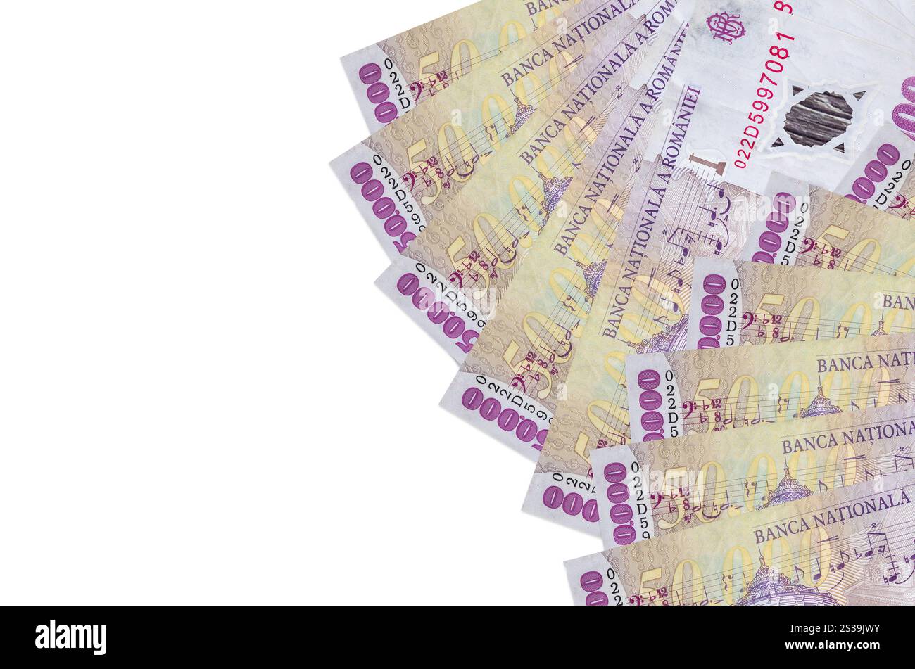50000 billets de leu roumain se trouve isolé sur fond blanc avec espace de copie. Fond conceptuel de la vie riche. Grande quantité de richesse en monnaie nationale. Banque D'Images