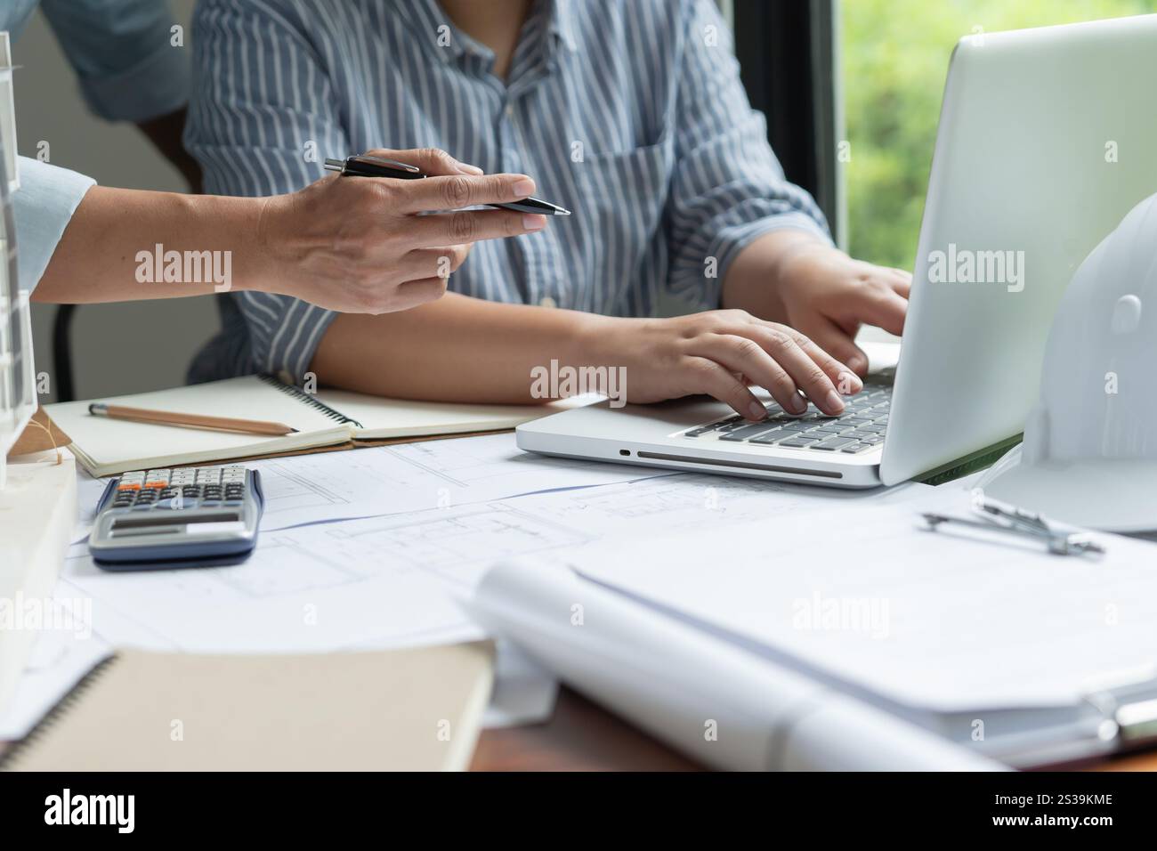 Architecture dessin sur architectural projet créatif architecture d'entreprise bâtiment construction ingénierie industrielle réalisation conception de planification Banque D'Images