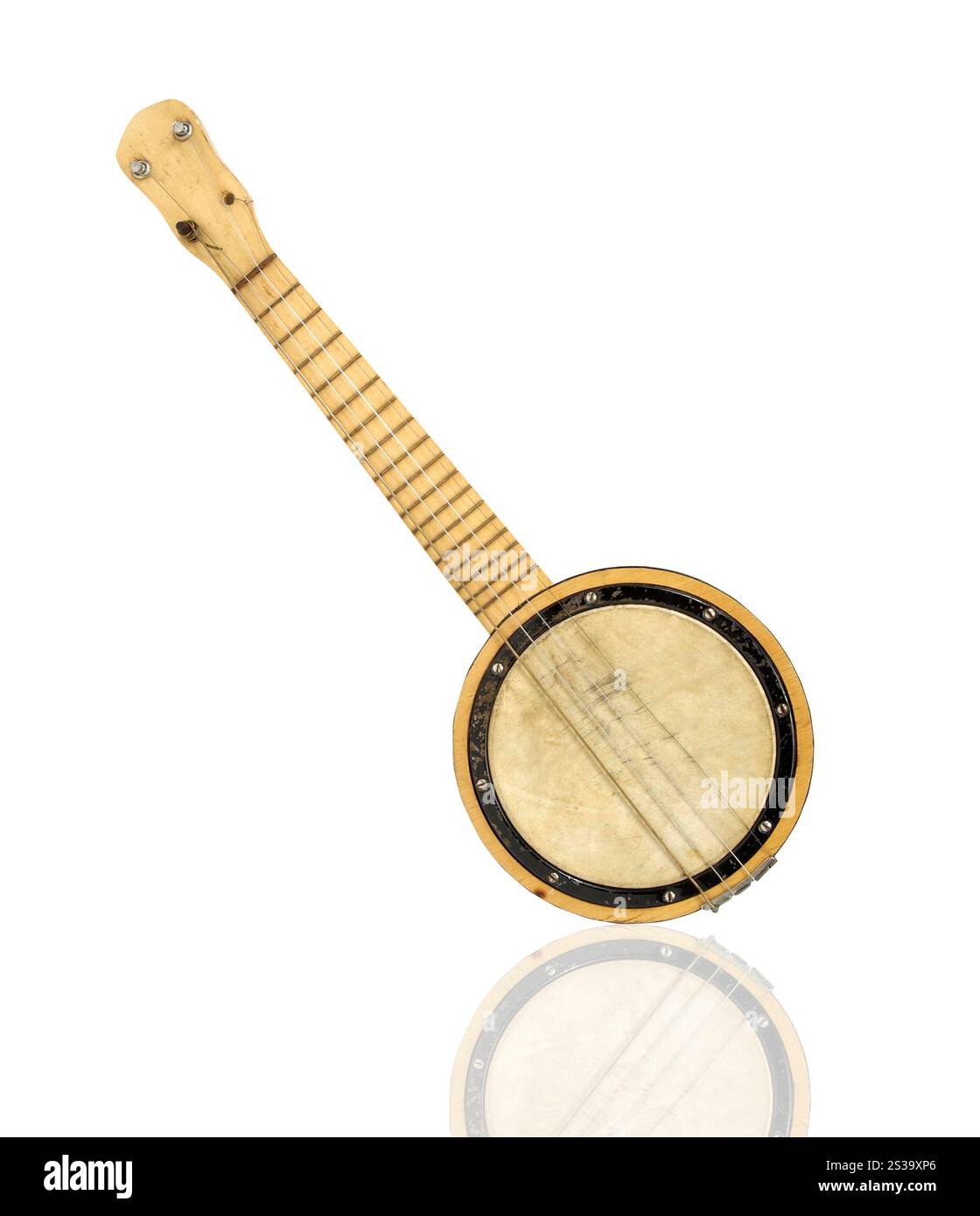 Vintage four String Banjo isolé sur blanc. Vintage four String Banjo Banque D'Images