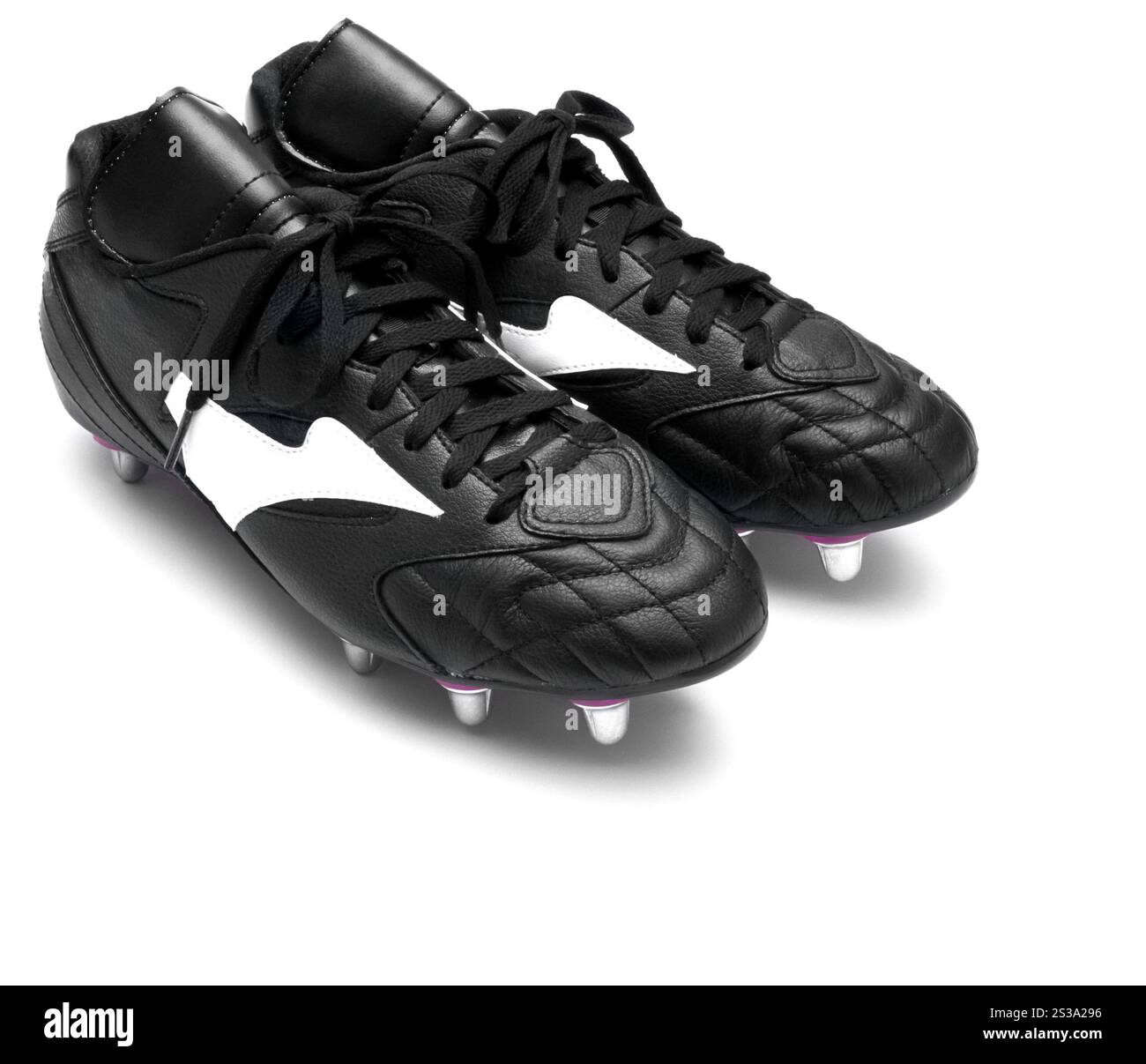 Chaussures de football isolées sur blanc. Chaussures de football Banque D'Images