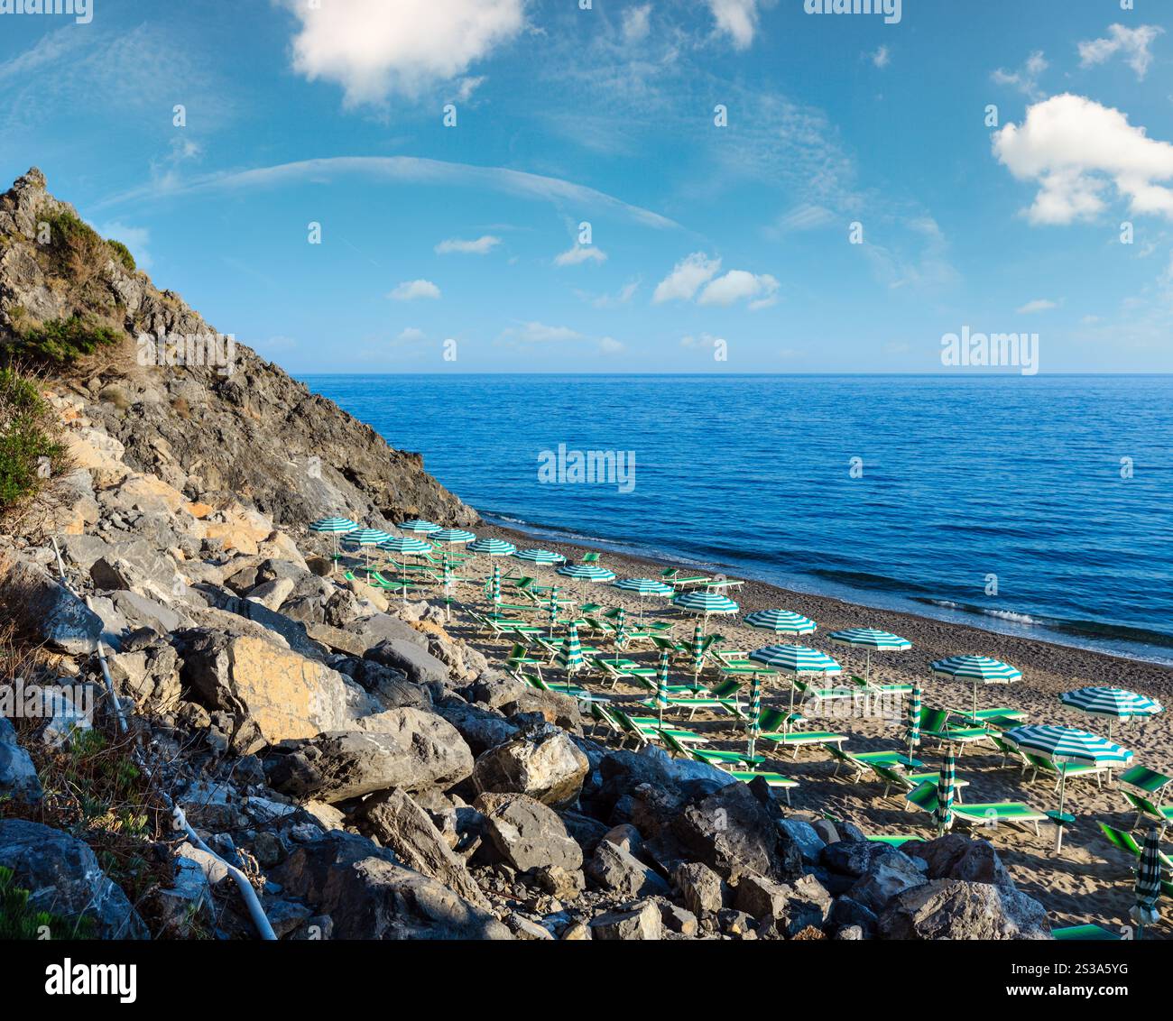 Belle côte de la mer Tyrrhénienne et la plage paysage. Parc National du Cilento et Vallo di Diano, Salerno, Italie. Banque D'Images