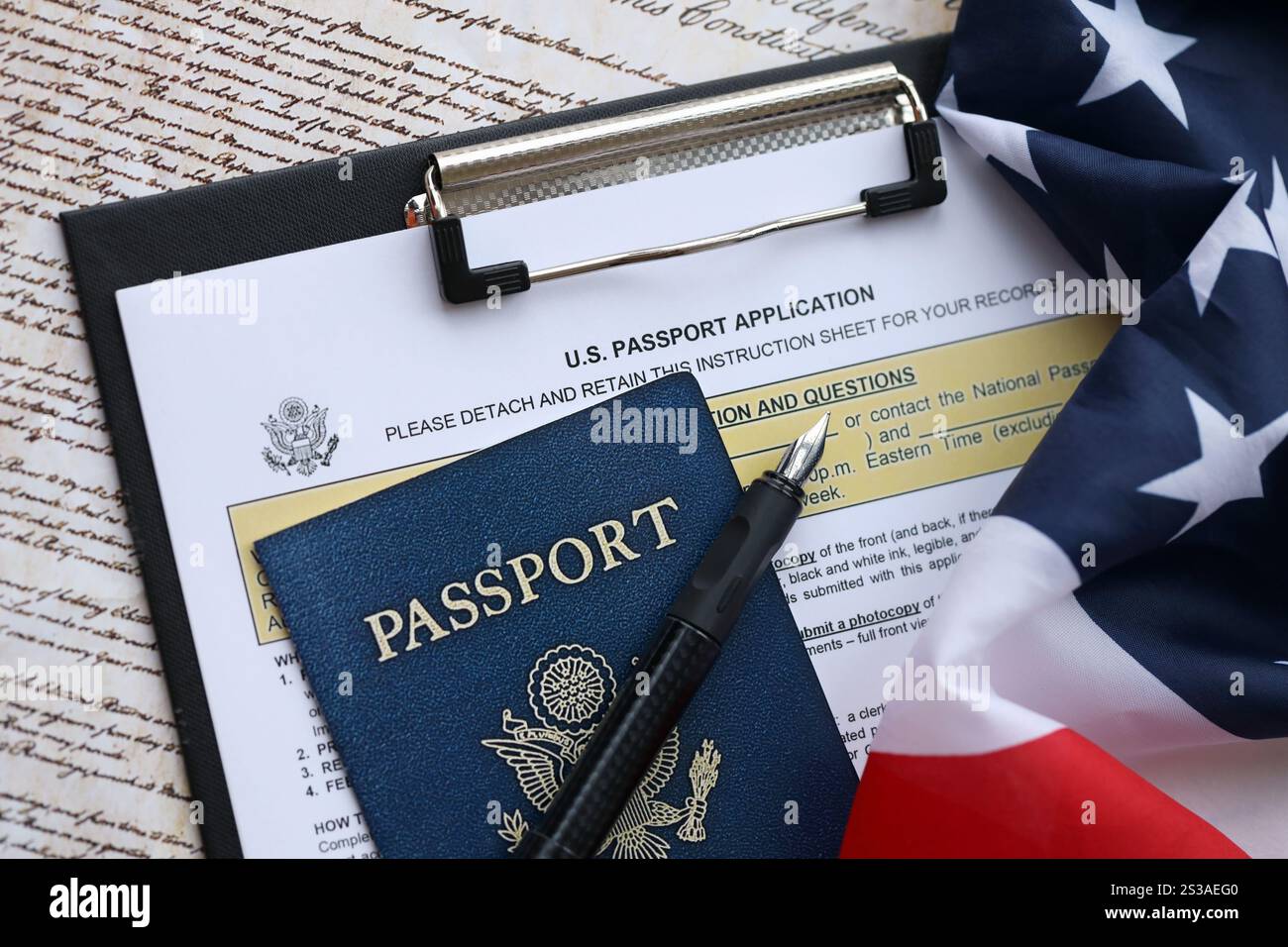 Formulaire DS11 du Département d'État demande de passeport américain est sur la table et prêt à remplir de près. Paperasserie pendant les opérations avec US Passport Banque D'Images