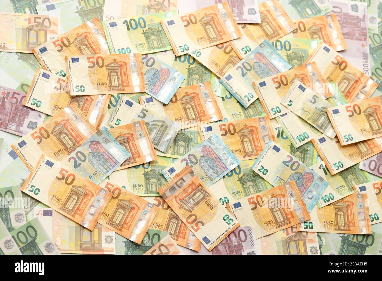 Beaucoup de billets d'argent européens en euros. Beaucoup de billets de banque de la monnaie de l'union européenne près. Beaucoup de billets d'argent européens en euros. Lot de billets de banque d'européen Banque D'Images