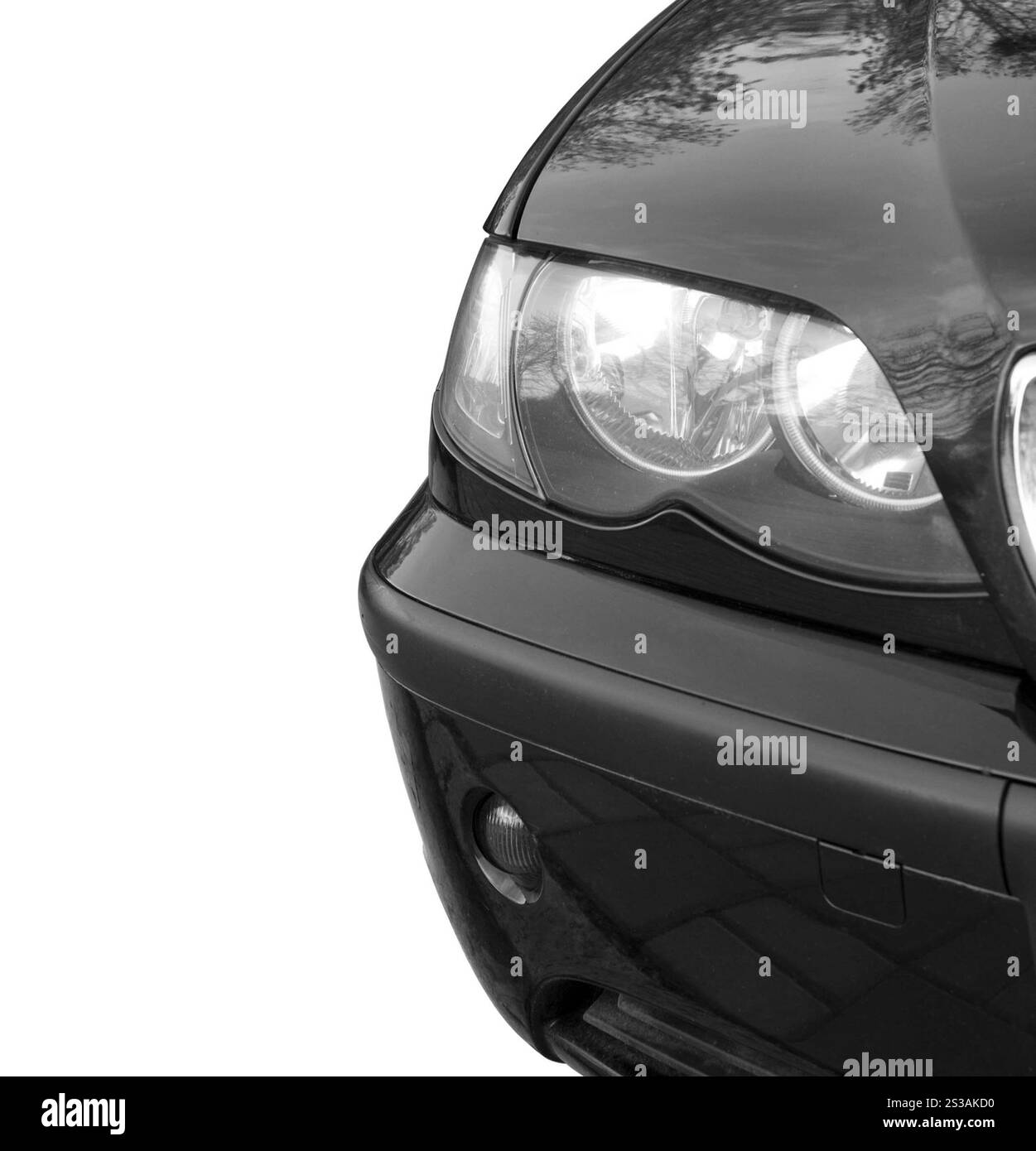 Vue avant de la lumière de voiture isolée sur fond blanc. Vue avant de la lumière de la voiture sur blanc Banque D'Images
