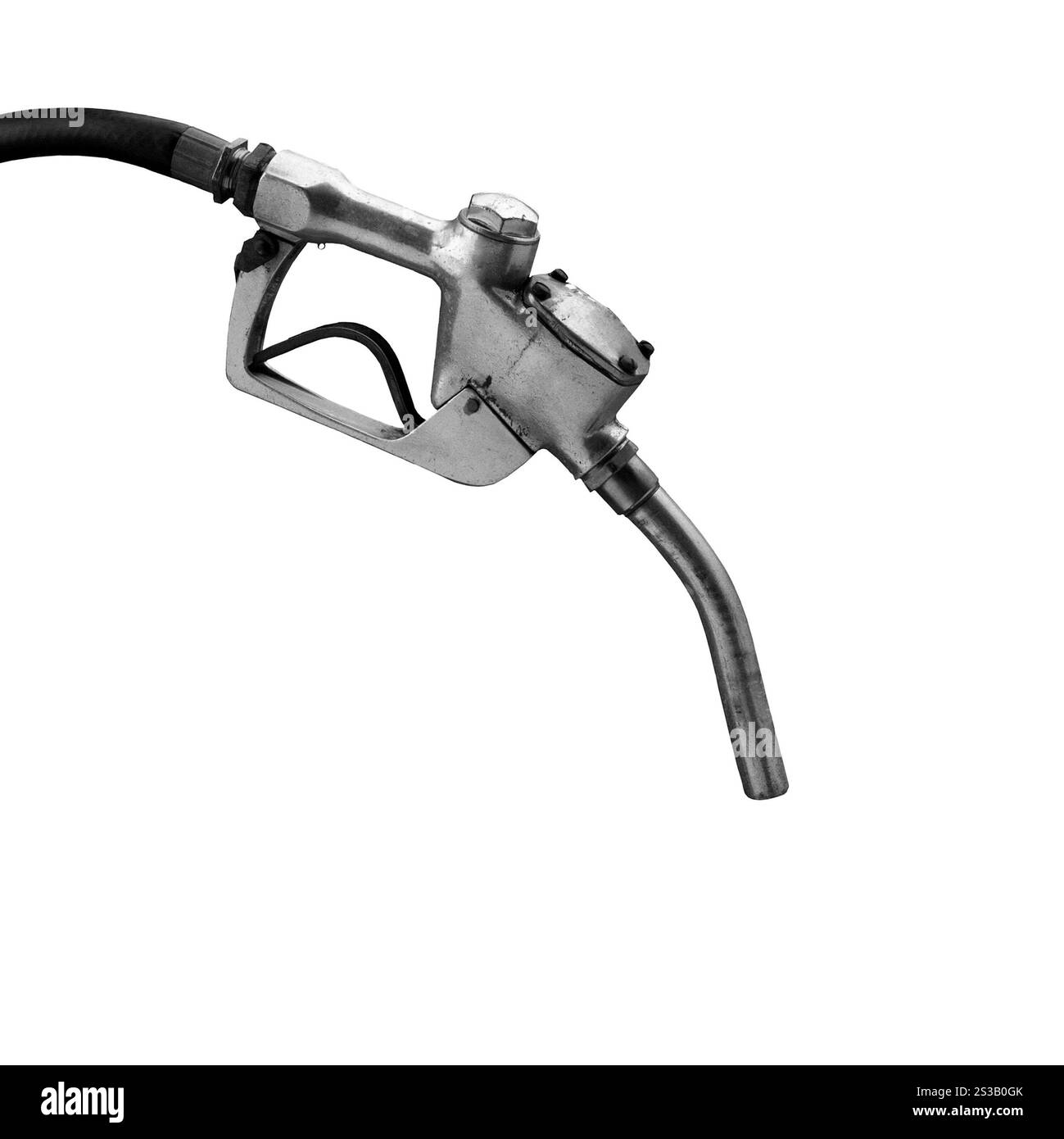 tuyau de ravitaillement en métal isolé sur gros plan blanc. tuyau métallique de ravitaillement Banque D'Images