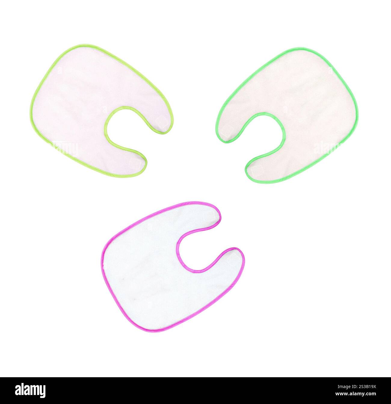 Trois bavoirs de bébé isolés sur fond blanc. Trois bavoirs de bébé isolés Banque D'Images