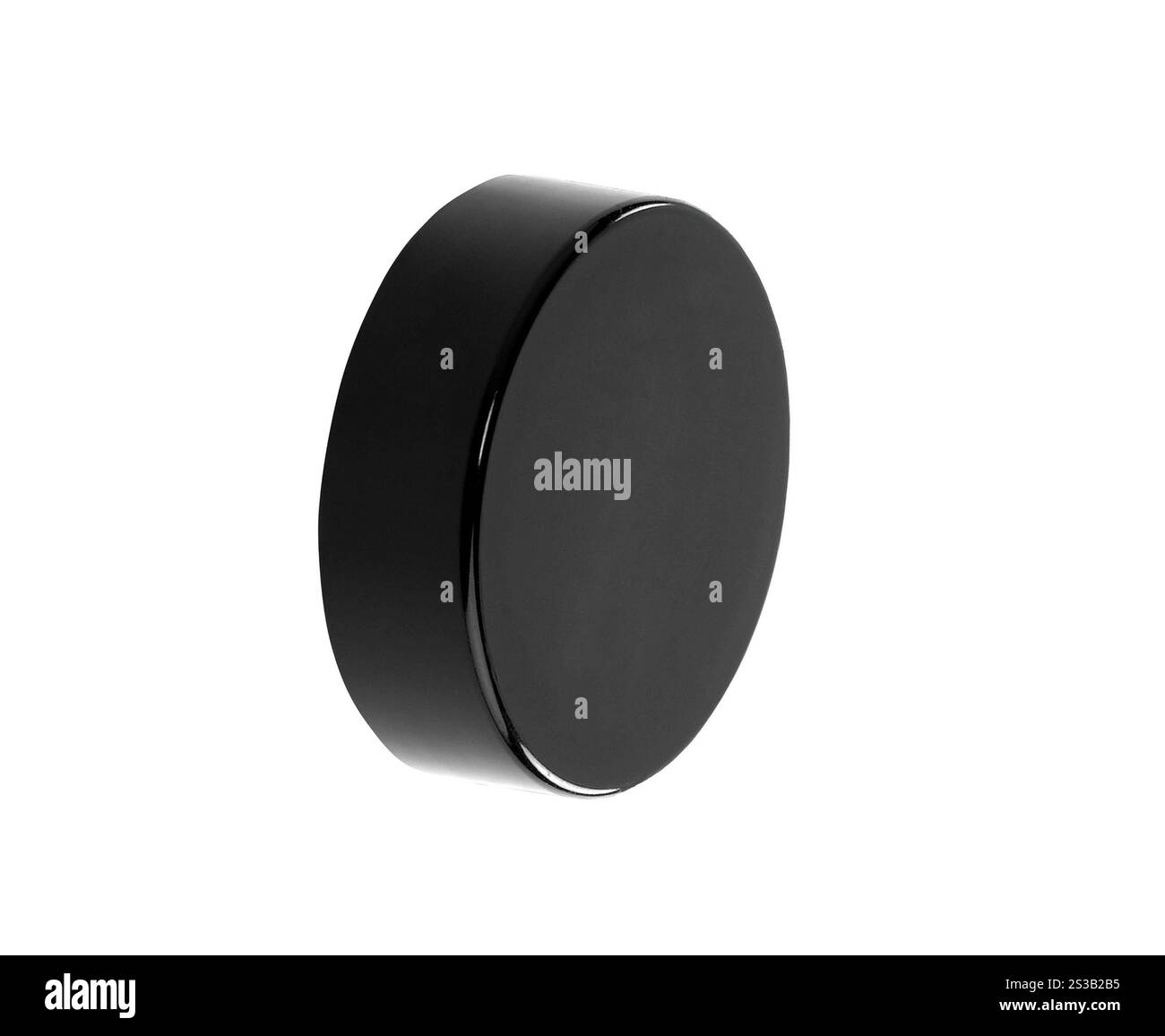 Palet de hockey isolé sur fond blanc. Palet de hockey sur fond blanc Banque D'Images