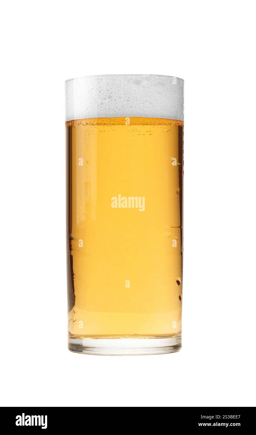 Verre de bière jaune. Verre de bière verte Banque D'Images
