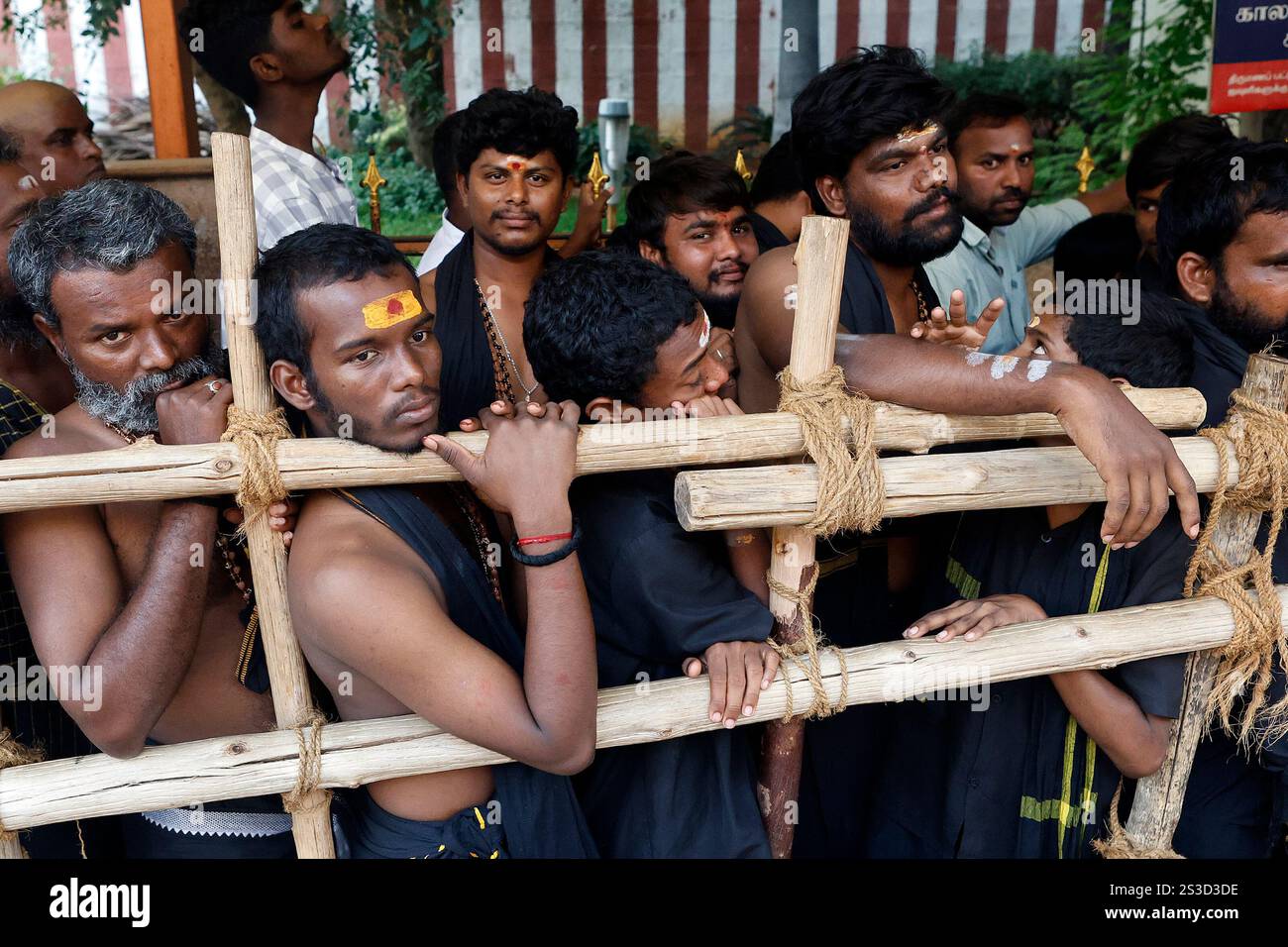 Les pèlerins font la queue pour le darshan au temple Sri Meenakshi à Madurai, Tamil Nadu, Inde Banque D'Images