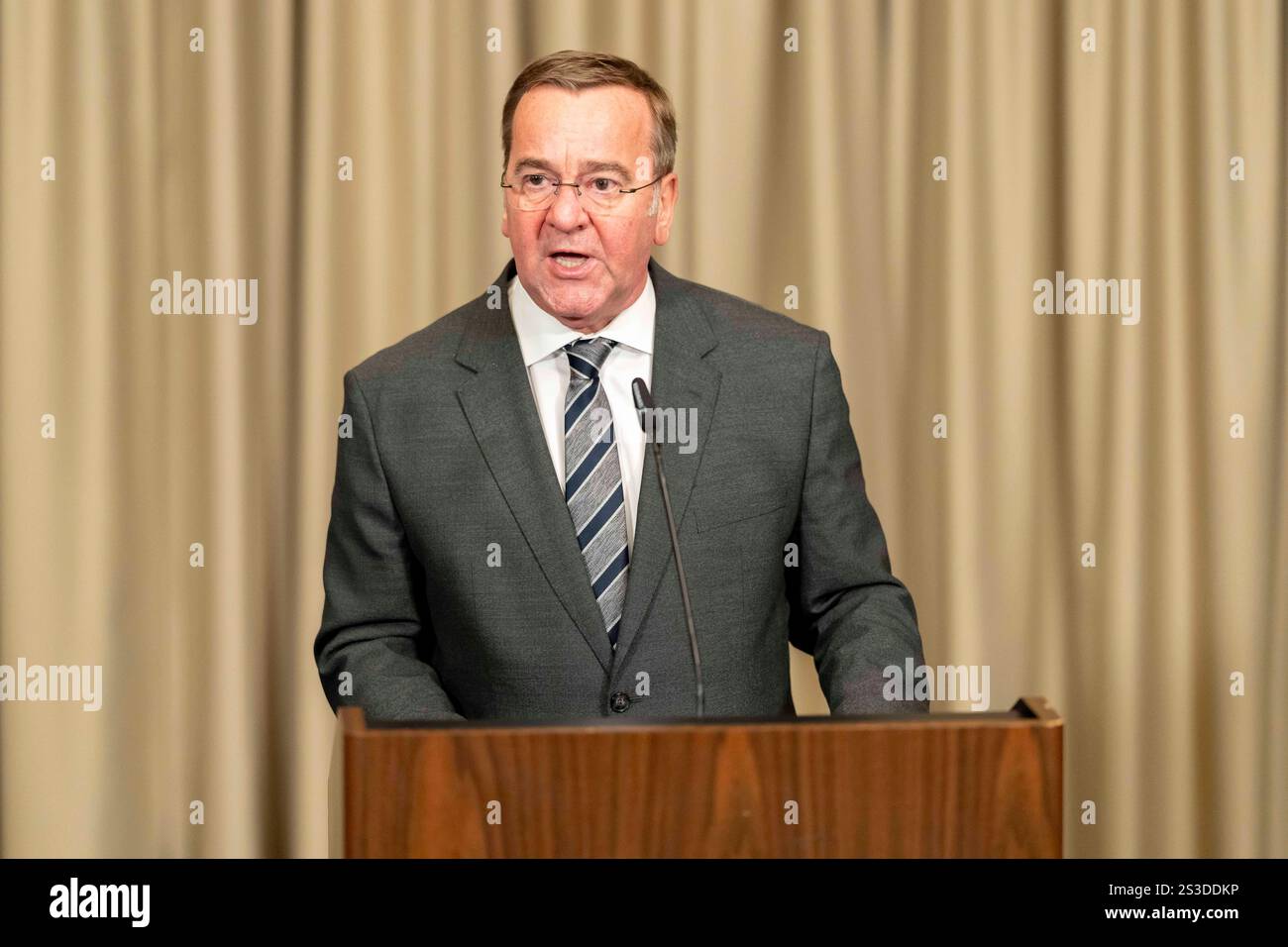 Conférence de presse avec BORIS PISTORIUS, ministre allemand de la Défense lors de la réunion UDCG du groupe de contact pour la Défense ukrainienne à la base aérienne de Ramstein. Rhénanie-Palatinat Banque D'Images