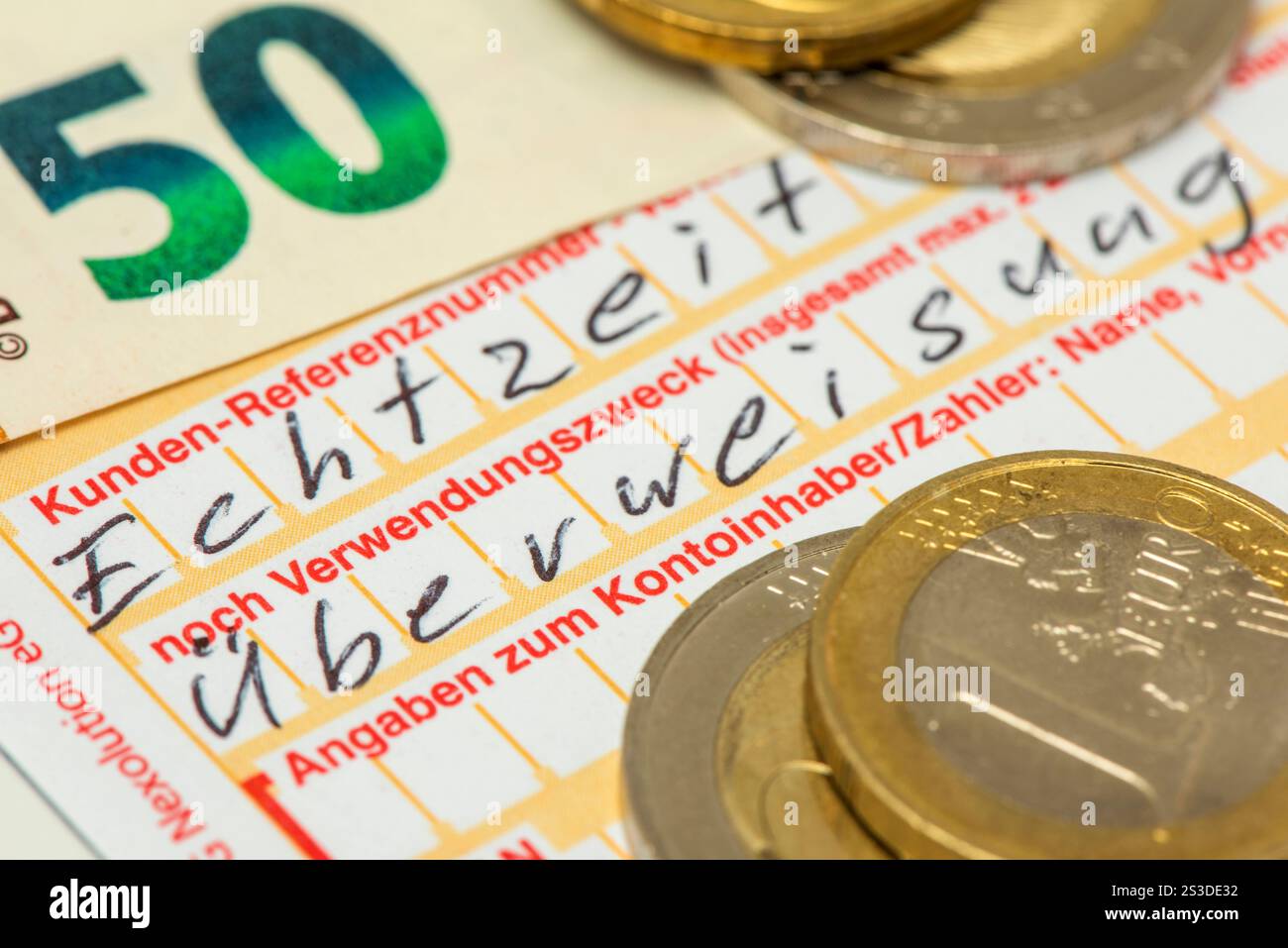 Echtzeit-Überweisung Auf dem Überweisungsträger einer Bank steht im Betreff Echtzeit-Überweisung *** transfert en temps réel la ligne d'objet d'une banque tr Banque D'Images