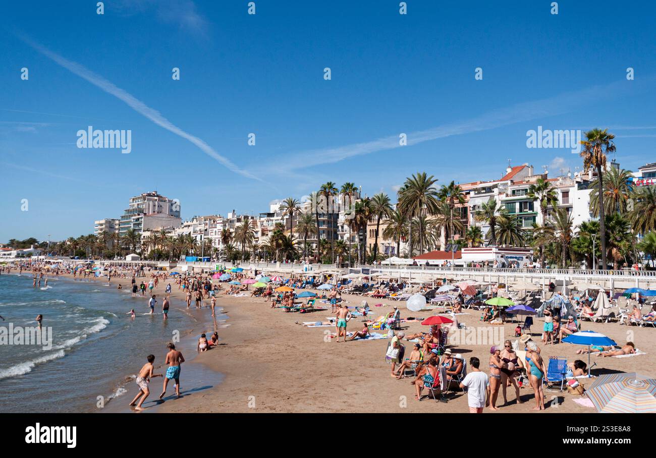 Sitges, plage, Playa de la Ribera, derniers jours de l'été, Côte du Garraf, Barcelone, Espagne Banque D'Images