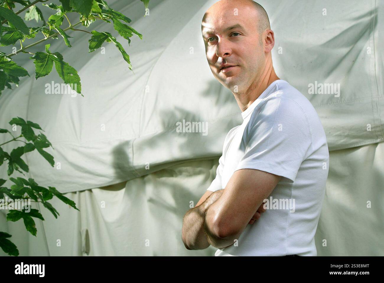 Christopher Brookmyre, écrivain criminel écossais, photographié au Festival international du livre d'Édimbourg où il a parlé de sa série de romans sombres et drôles. Le Festival du livre est le plus grand festival littéraire au monde avec des apparitions de plus de 500 auteurs du monde entier. Banque D'Images