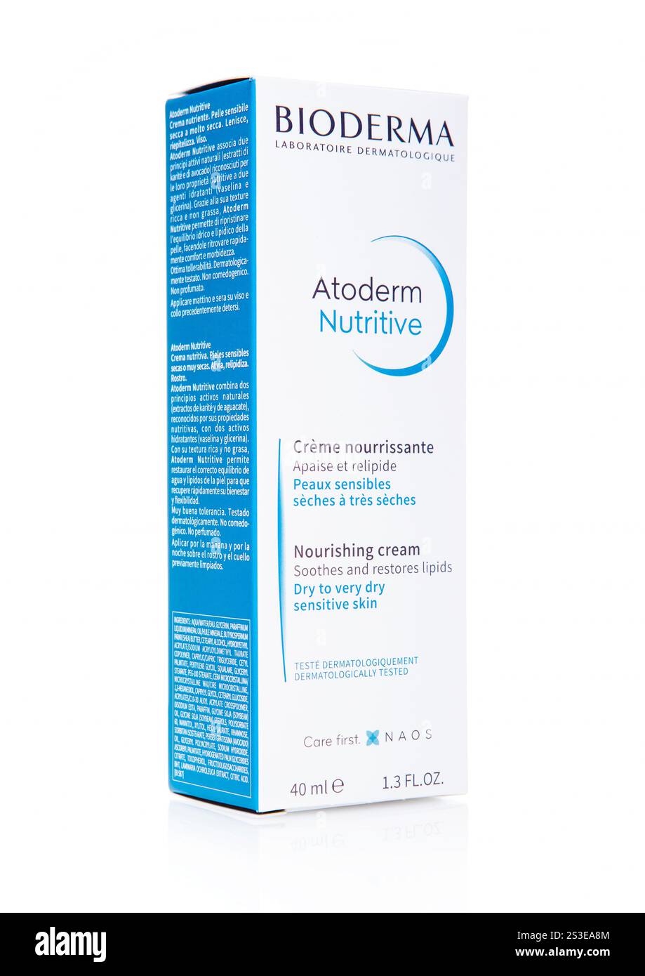 LONDRES, Royaume-Uni - 10 DÉCEMBRE 2024 : boîte de Bioderma Atoderm crème nutritive sèche à très sèche peau sensible sur blanc. Banque D'Images
